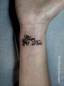 Quelques modèles de jolis tatouages au poignet pour femme – Carpe Diem