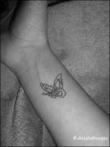 Quelques modèles de jolis tatouages au poignet pour femme – un beau papillon